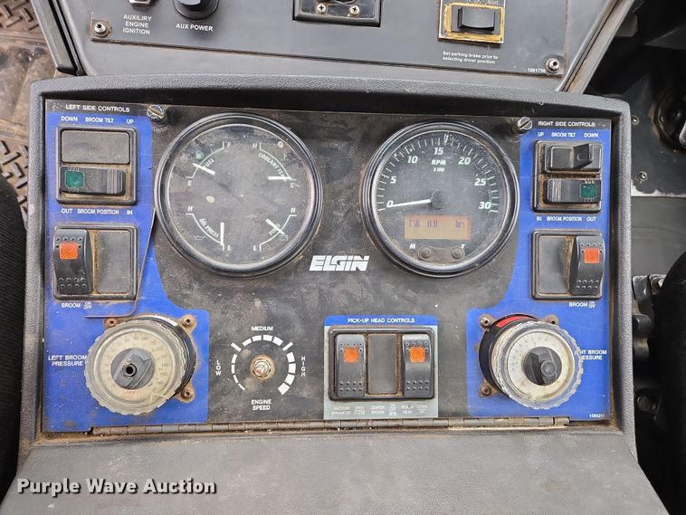 image for item EC0880 2007 Freightliner Business Class M2 street sweeper truck