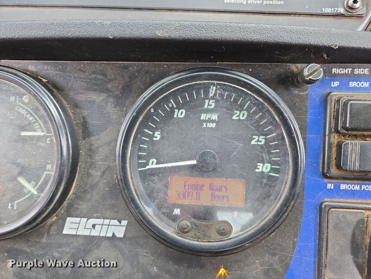 image for item EC0880 2007 Freightliner Business Class M2 street sweeper truck