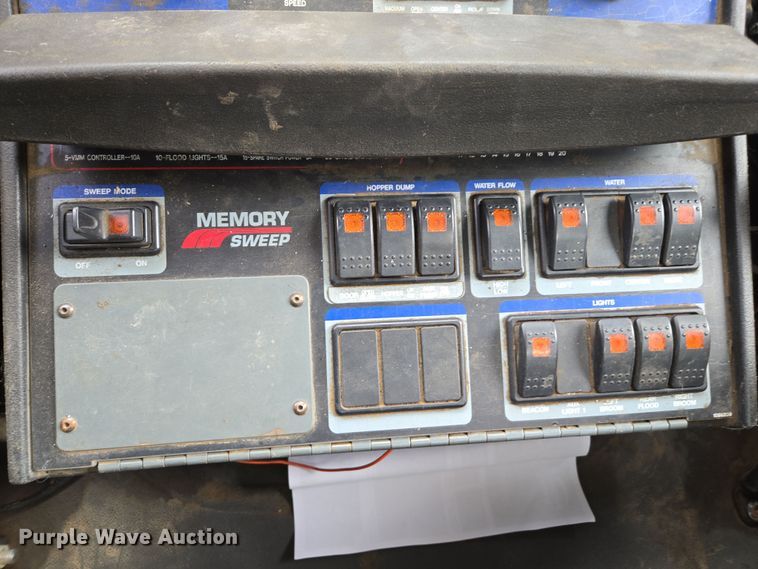 image for item EC0880 2007 Freightliner Business Class M2 street sweeper truck