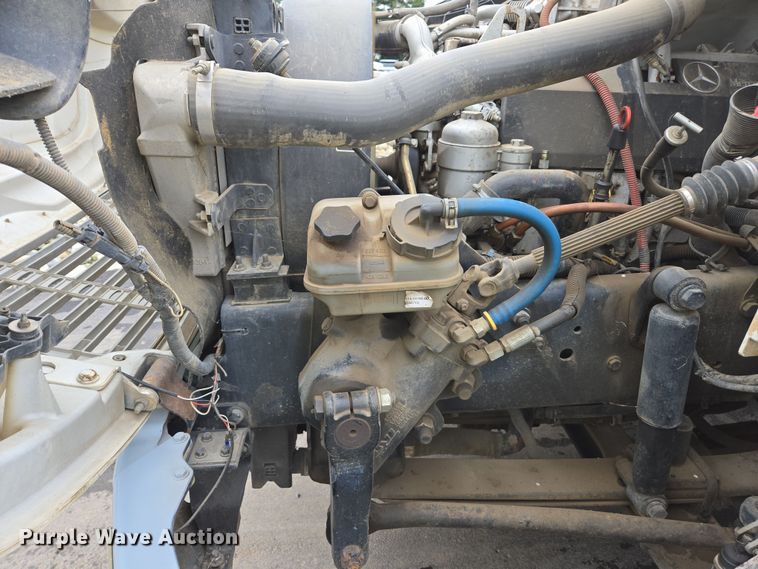 image for item EC0880 2007 Freightliner Business Class M2 street sweeper truck