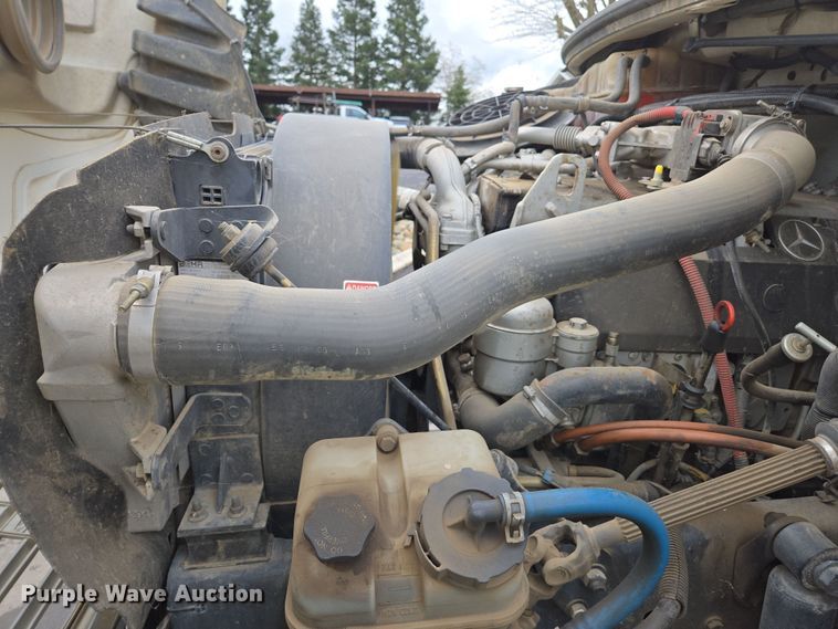 image for item EC0880 2007 Freightliner Business Class M2 street sweeper truck