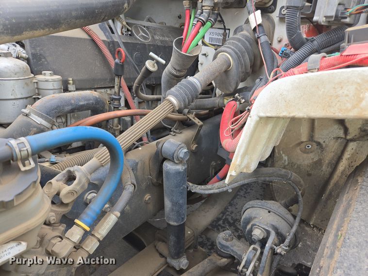 image for item EC0880 2007 Freightliner Business Class M2 street sweeper truck