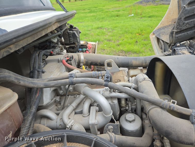 image for item EC0880 2007 Freightliner Business Class M2 street sweeper truck