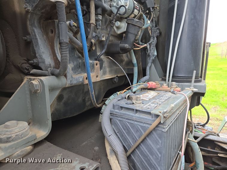 image for item EC0880 2007 Freightliner Business Class M2 street sweeper truck