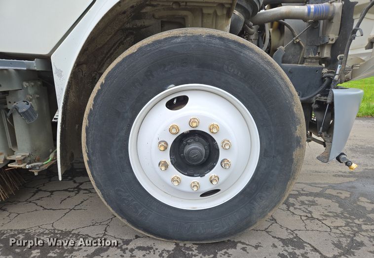 image for item EC0880 2007 Freightliner Business Class M2 street sweeper truck