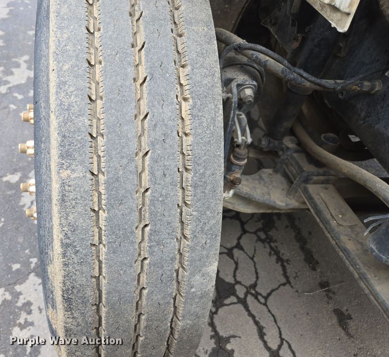 image for item EC0880 2007 Freightliner Business Class M2 street sweeper truck