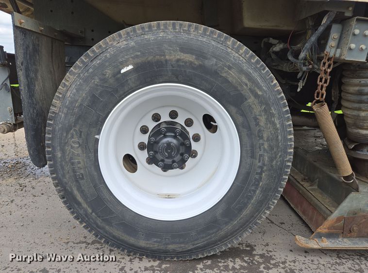 image for item EC0880 2007 Freightliner Business Class M2 street sweeper truck