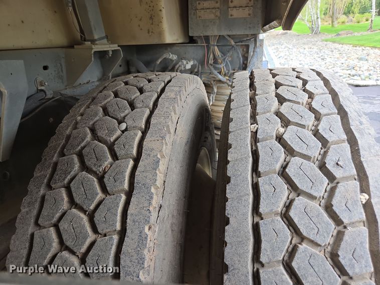 image for item EC0880 2007 Freightliner Business Class M2 street sweeper truck