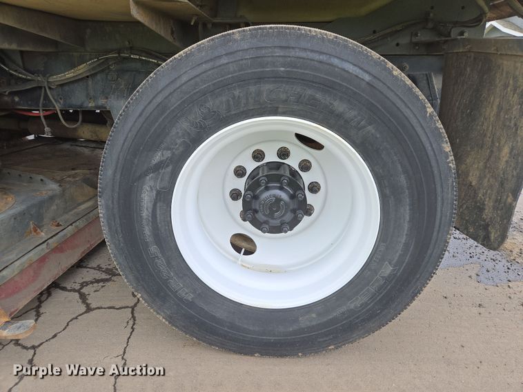 image for item EC0880 2007 Freightliner Business Class M2 street sweeper truck