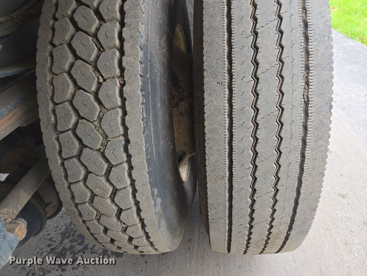 image for item EC0880 2007 Freightliner Business Class M2 street sweeper truck