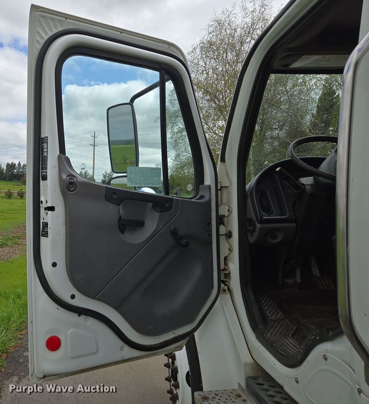 image for item EC0881 2011 Freightliner Business Class M2 street sweeper truck