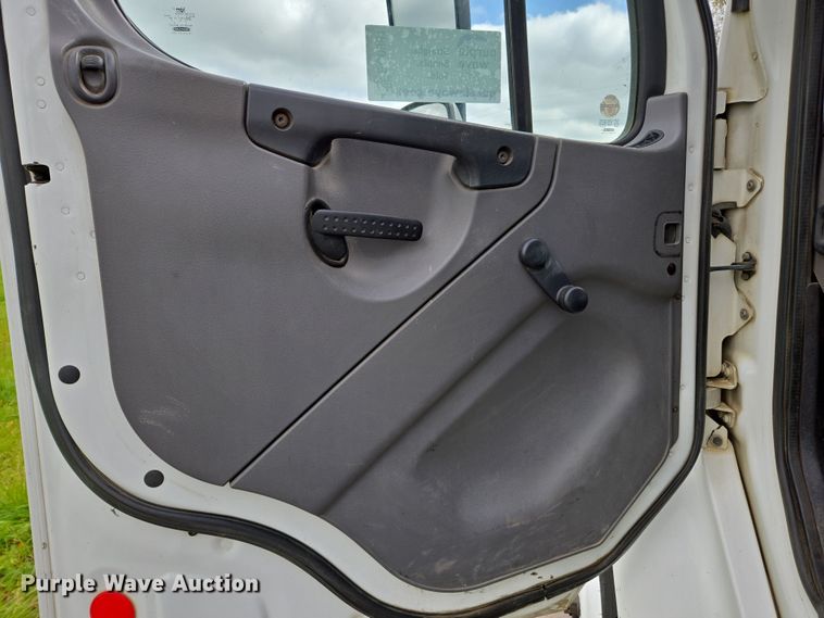 image for item EC0881 2011 Freightliner Business Class M2 street sweeper truck