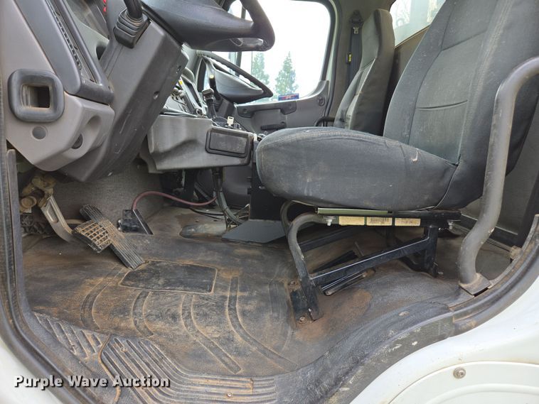 image for item EC0881 2011 Freightliner Business Class M2 street sweeper truck