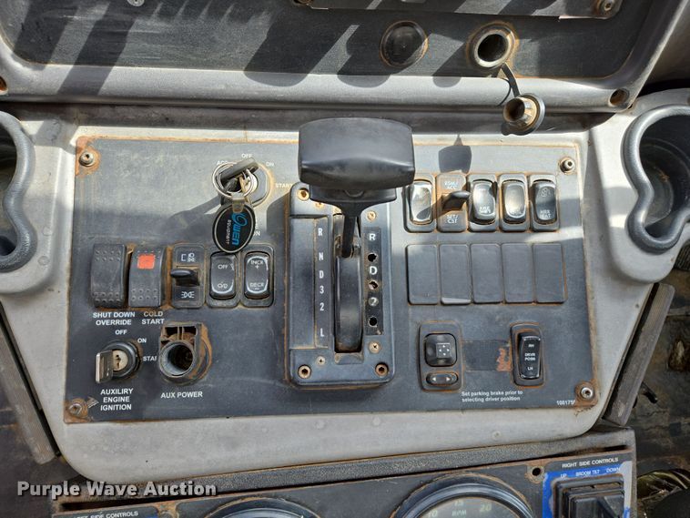 image for item EC0881 2011 Freightliner Business Class M2 street sweeper truck