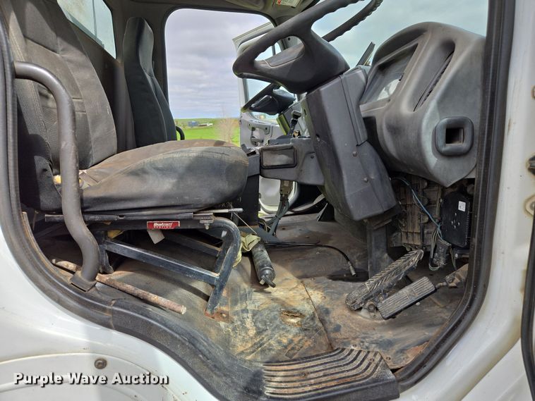 image for item EC0881 2011 Freightliner Business Class M2 street sweeper truck