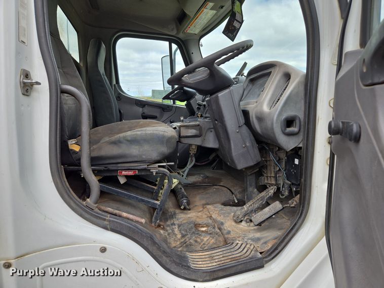 image for item EC0881 2011 Freightliner Business Class M2 street sweeper truck