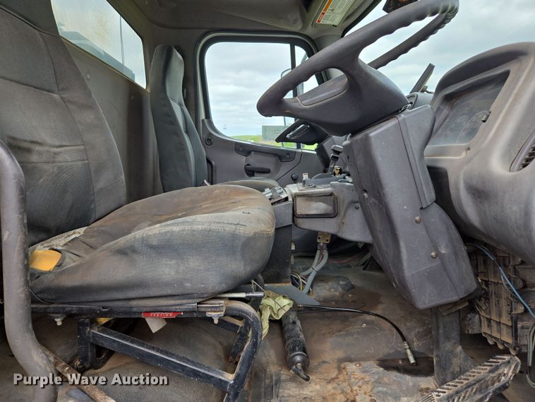 image for item EC0881 2011 Freightliner Business Class M2 street sweeper truck