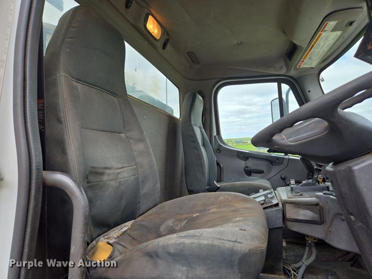 image for item EC0881 2011 Freightliner Business Class M2 street sweeper truck