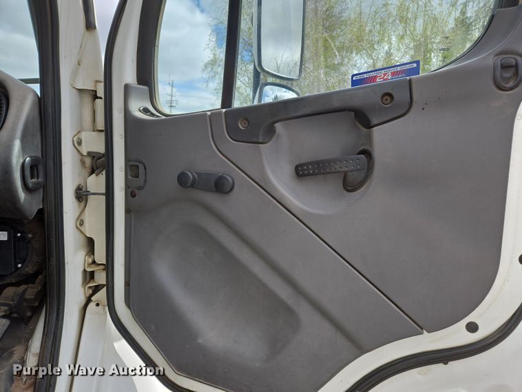 image for item EC0881 2011 Freightliner Business Class M2 street sweeper truck