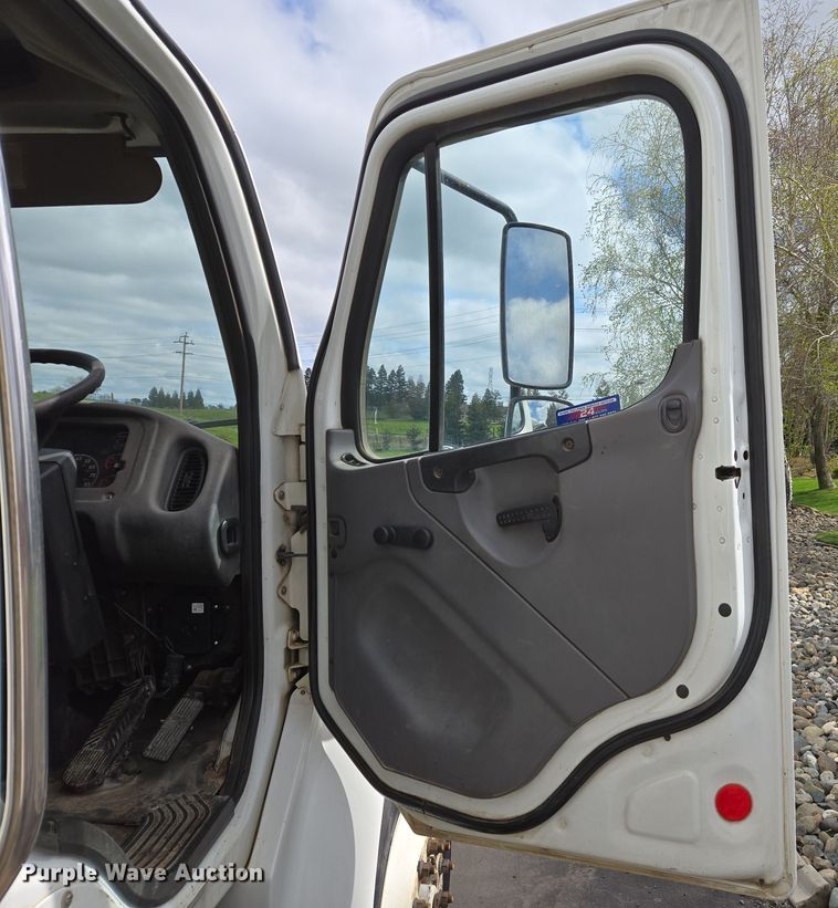 image for item EC0881 2011 Freightliner Business Class M2 street sweeper truck