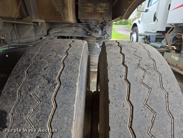 image for item EC0881 2011 Freightliner Business Class M2 street sweeper truck