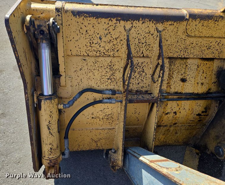 image for item EC0882 2010 John Deere 210LJ landscape tractor