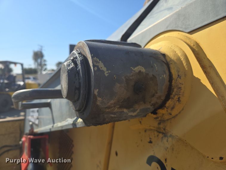 image for item EC0882 2010 John Deere 210LJ landscape tractor