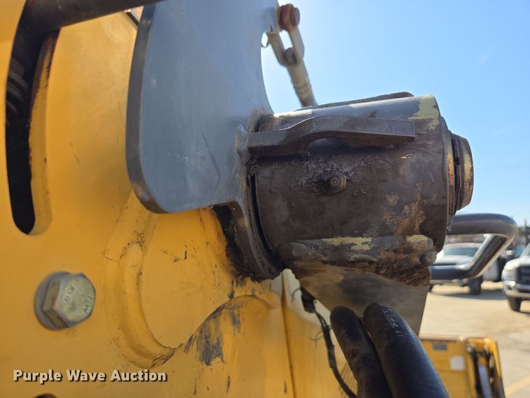 image for item EC0882 2010 John Deere 210LJ landscape tractor