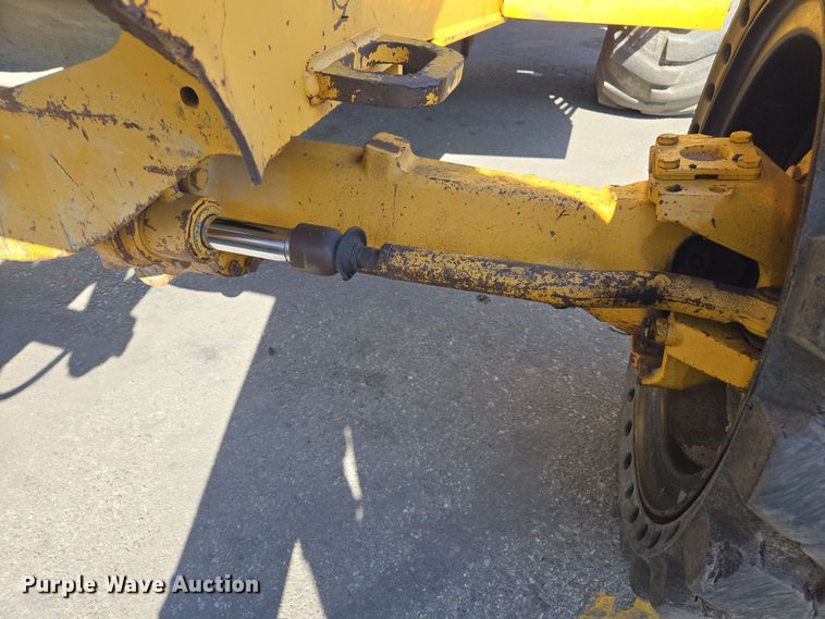 image for item EC0882 2010 John Deere 210LJ landscape tractor