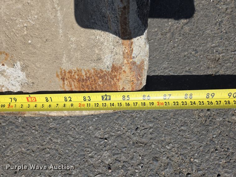 image for item EC0882 2010 John Deere 210LJ landscape tractor