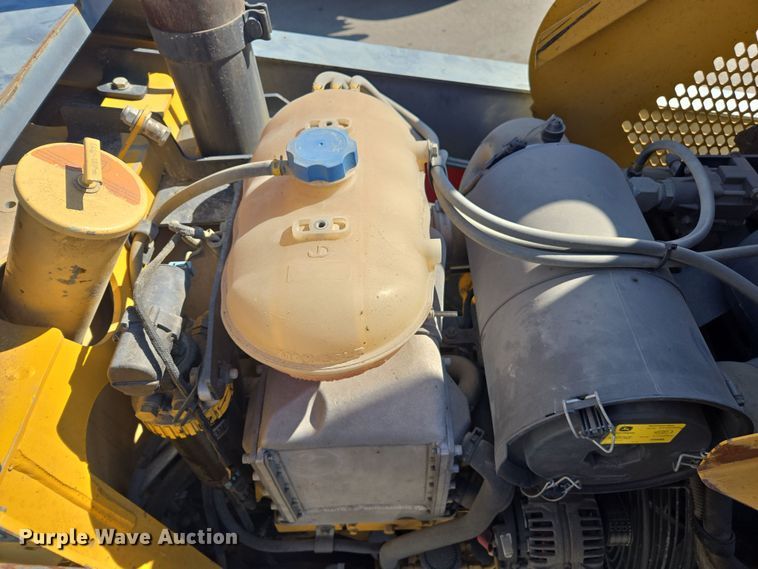 image for item EC0882 2010 John Deere 210LJ landscape tractor