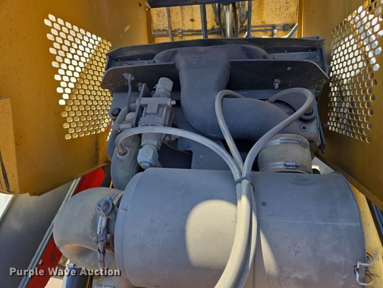 image for item EC0882 2010 John Deere 210LJ landscape tractor