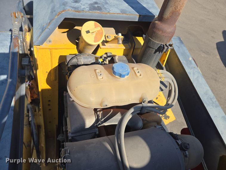 image for item EC0882 2010 John Deere 210LJ landscape tractor