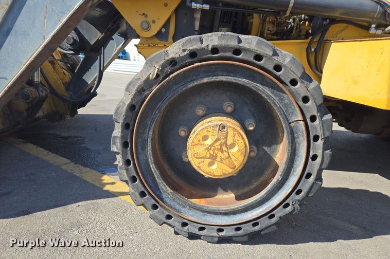 image for item EC0882 2010 John Deere 210LJ landscape tractor