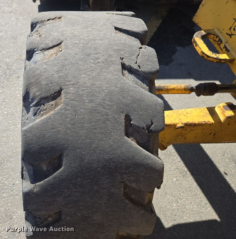 image for item EC0882 2010 John Deere 210LJ landscape tractor