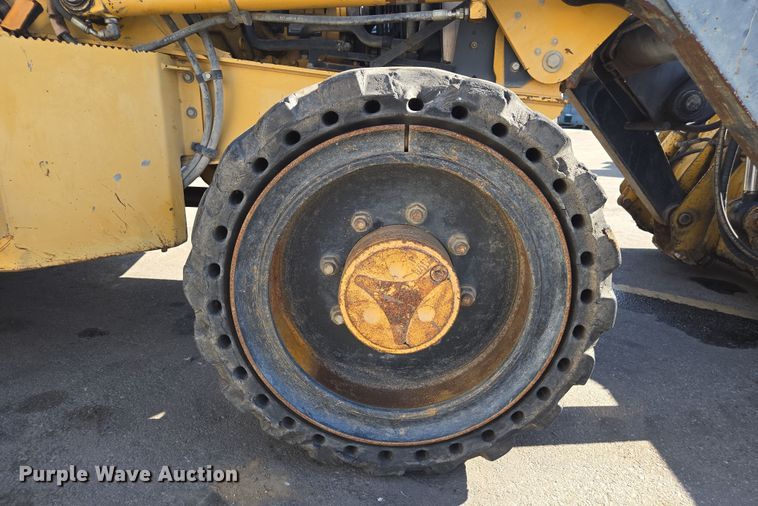 image for item EC0882 2010 John Deere 210LJ landscape tractor