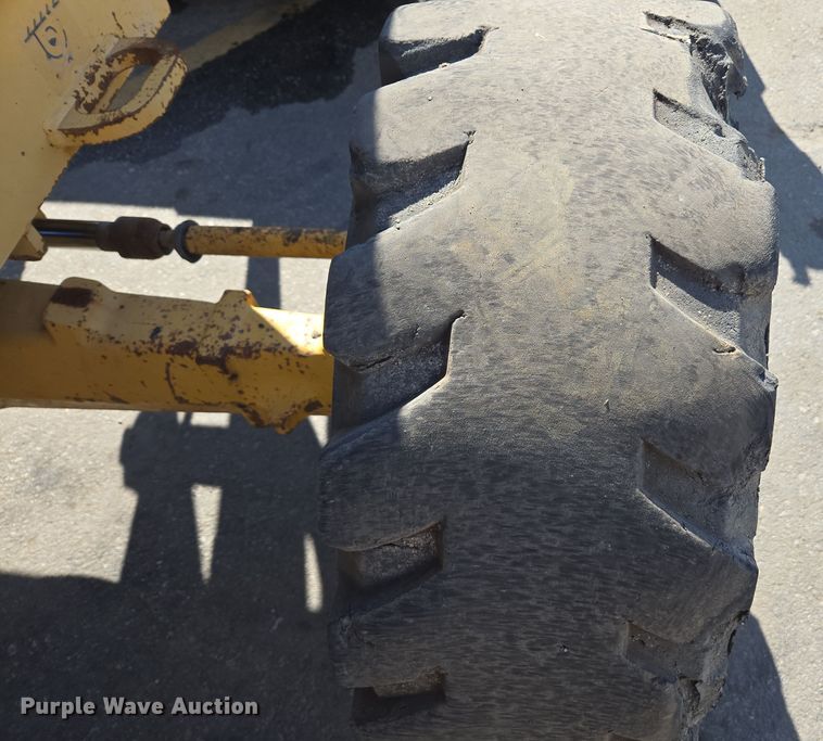 image for item EC0882 2010 John Deere 210LJ landscape tractor