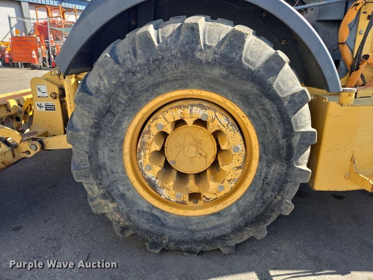 image for item EC0882 2010 John Deere 210LJ landscape tractor