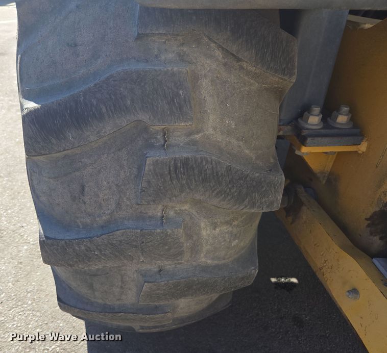 image for item EC0882 2010 John Deere 210LJ landscape tractor