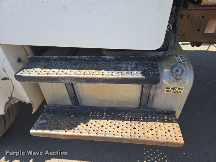 image for item EC0883 2007 Freightliner Business Class M2 water truck