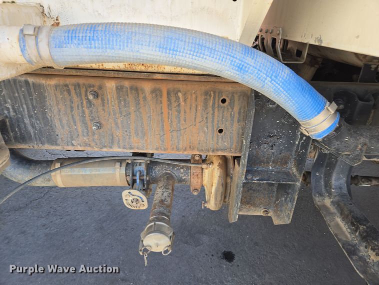 image for item EC0883 2007 Freightliner Business Class M2 water truck