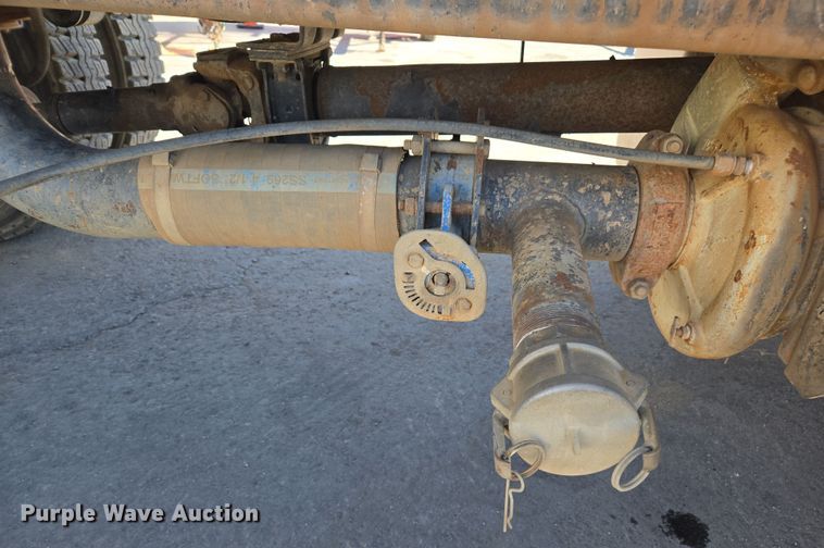 image for item EC0883 2007 Freightliner Business Class M2 water truck