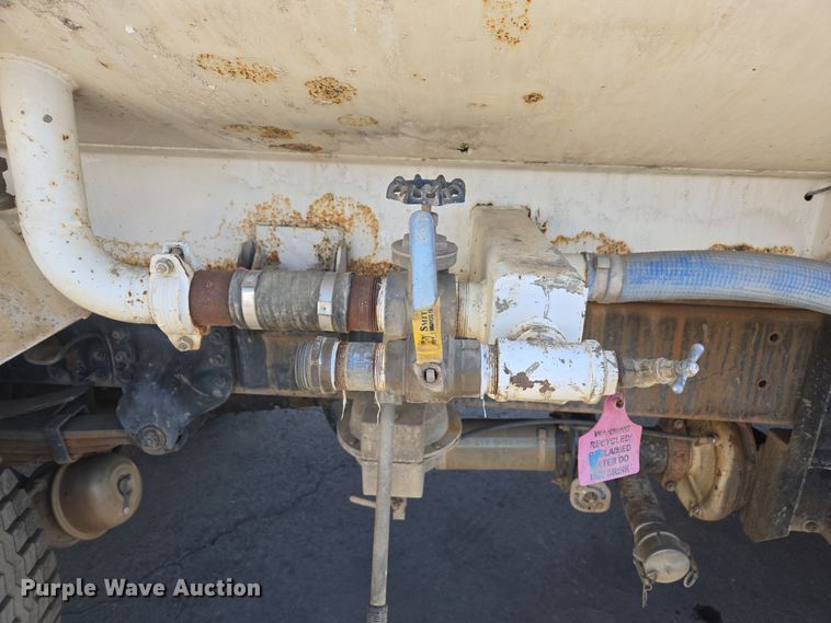 image for item EC0883 2007 Freightliner Business Class M2 water truck