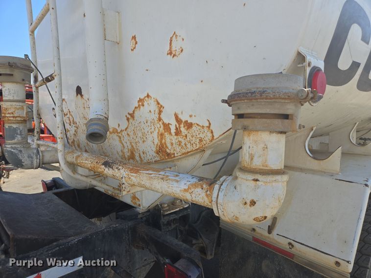 image for item EC0883 2007 Freightliner Business Class M2 water truck