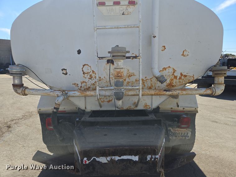 image for item EC0883 2007 Freightliner Business Class M2 water truck