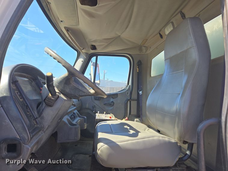 image for item EC0883 2007 Freightliner Business Class M2 water truck