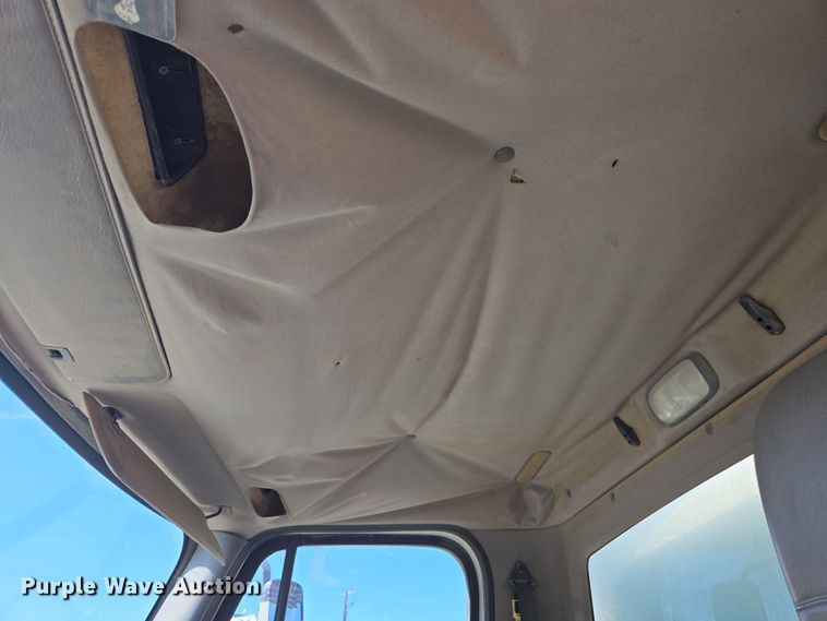 image for item EC0883 2007 Freightliner Business Class M2 water truck