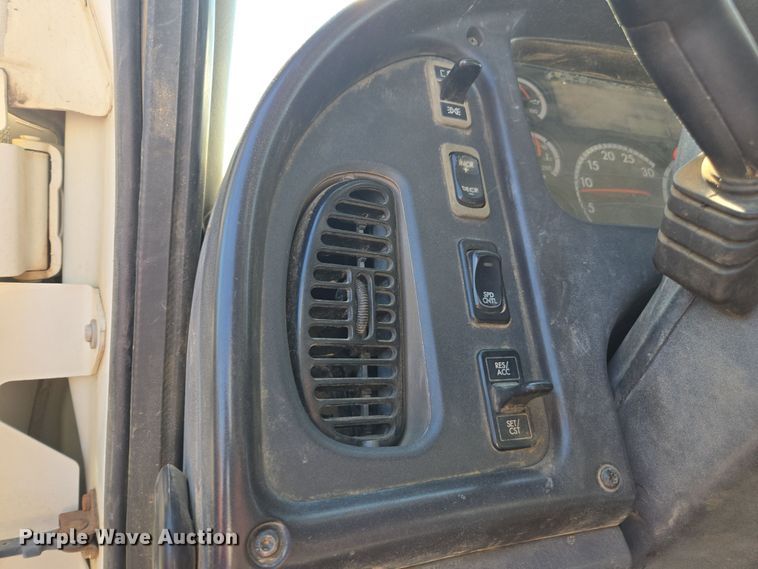 image for item EC0883 2007 Freightliner Business Class M2 water truck