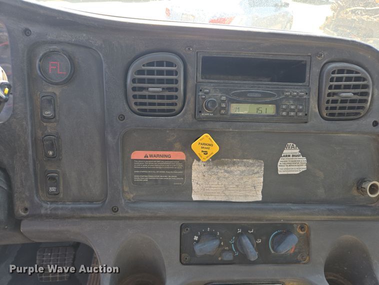 image for item EC0883 2007 Freightliner Business Class M2 water truck