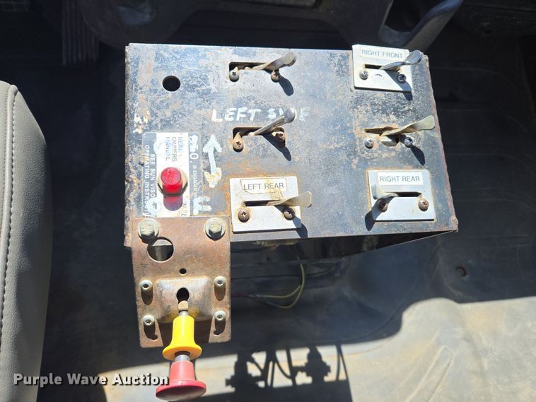 image for item EC0883 2007 Freightliner Business Class M2 water truck